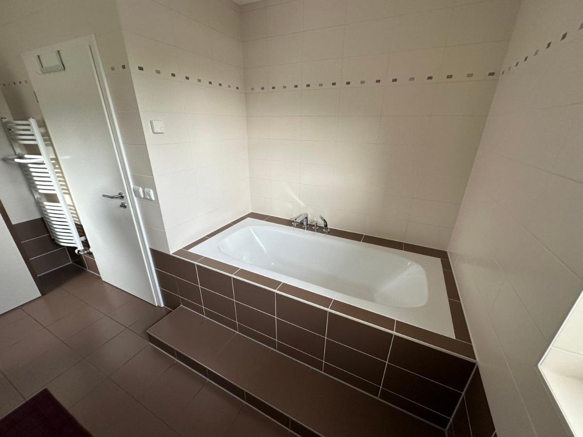 Stadtvilla In Leipzig 7 Personen 3 Schlafzimmer 2 Baeder Garten Und Terrasse Zentral Gelegen Messe Innenstadt Seen Εξωτερικό φωτογραφία